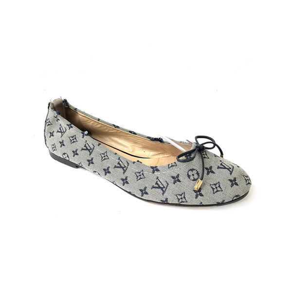 Louis Vuitton Authenticated Ballet Flats