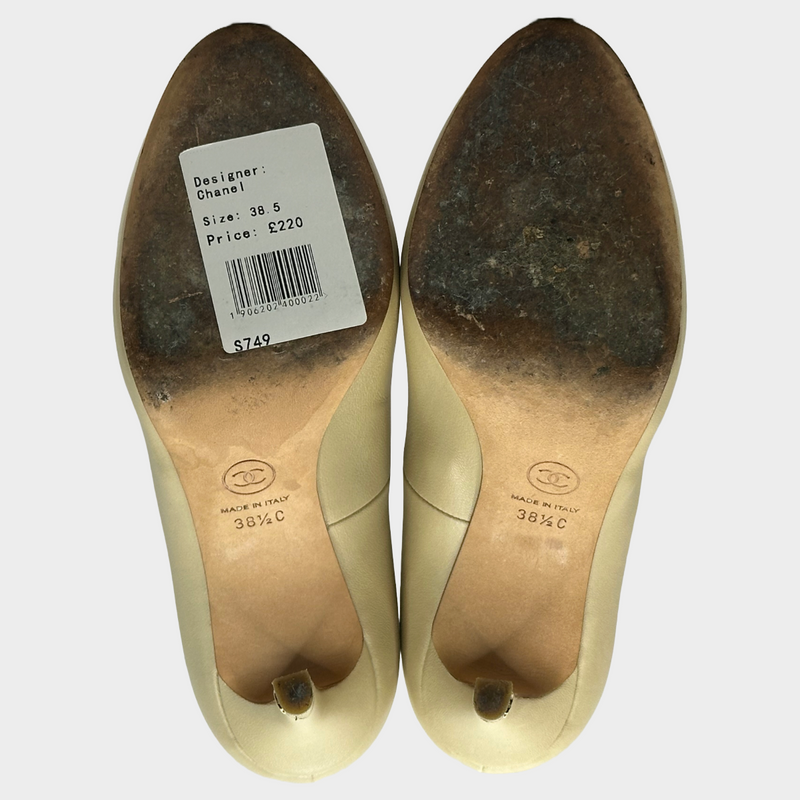 Chanel beige leather pumps with metal logo CC detail at the heels