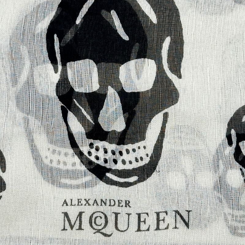 Alexander Mcqueen women's ecru and black skulls print silk scarf