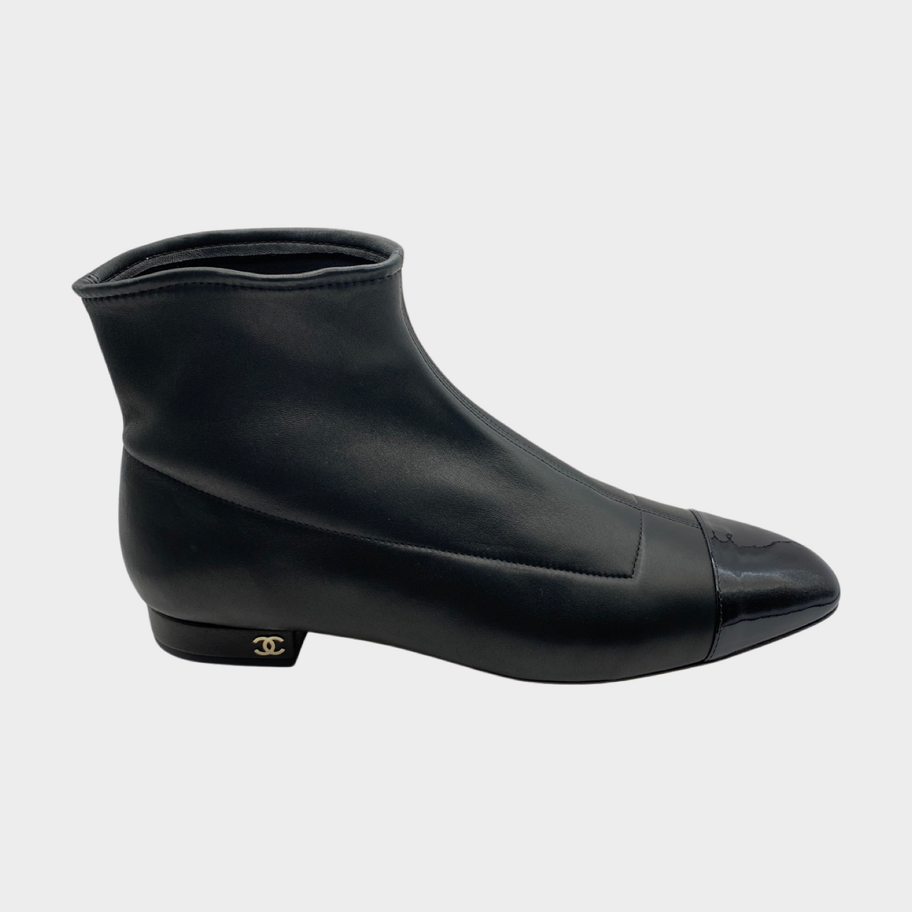 Chanel women s black leather chelsea boots Loop Generation