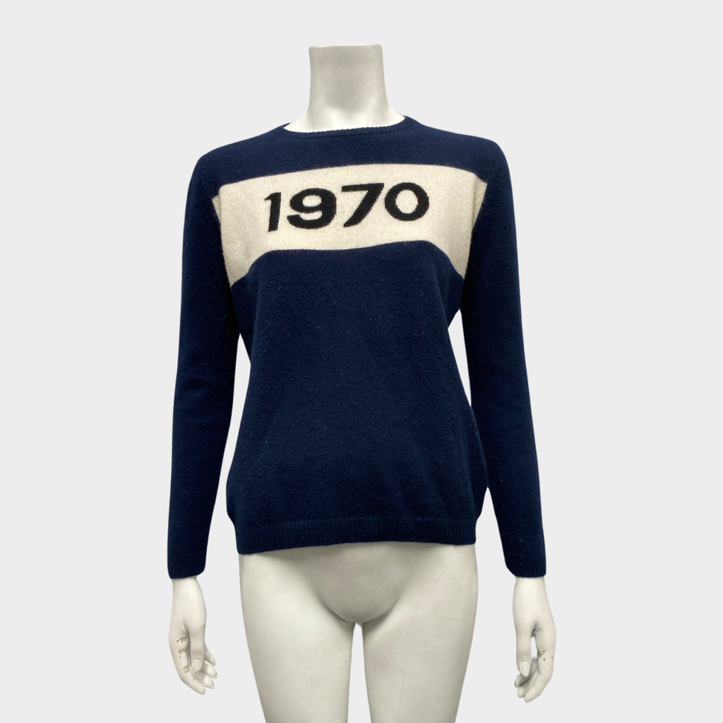 Bella Freud women s navy and ecru cashmere 1970 logo jumper Loop