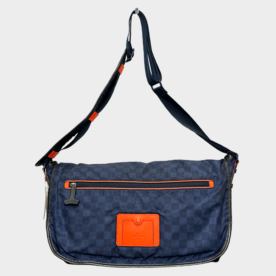 Louis vuitton messenger bag for laptop on client s