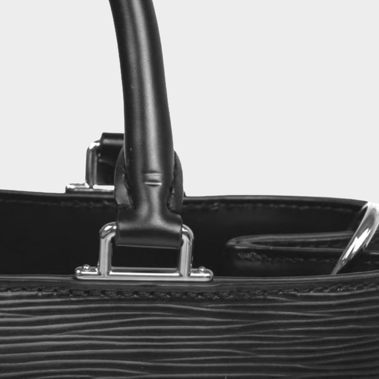 Louis Vuitton Womens Kleber Black Epi Leather MM – Luxe Collective