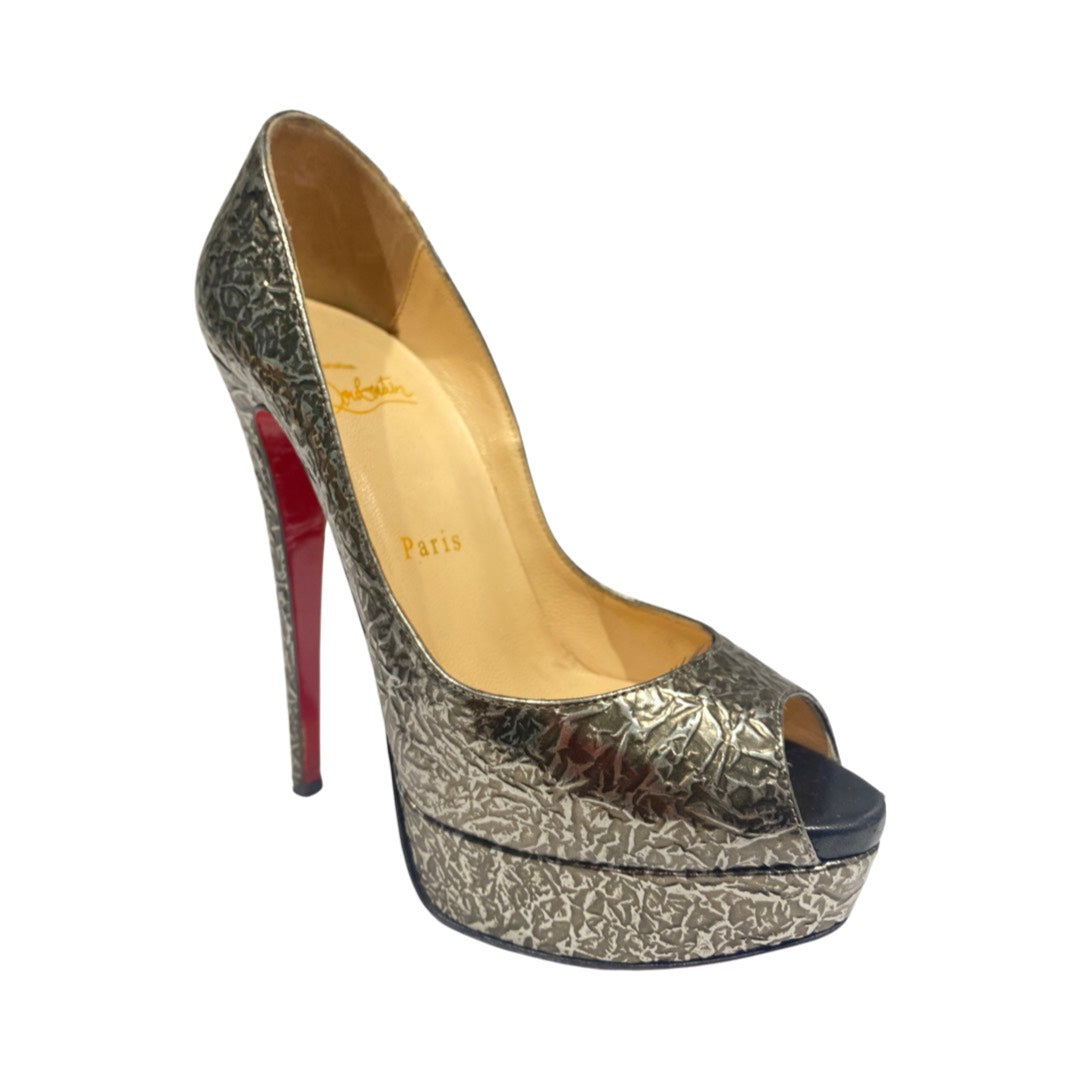 The secret behind the red soles of Christian Louboutin – Loop