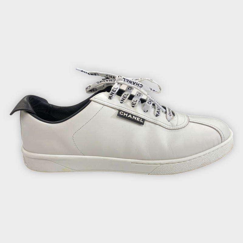 Second-hand CHANEL white leather sneakers