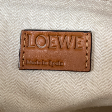 Loewe men s large puzzle edge leather bag in tan colour Loop