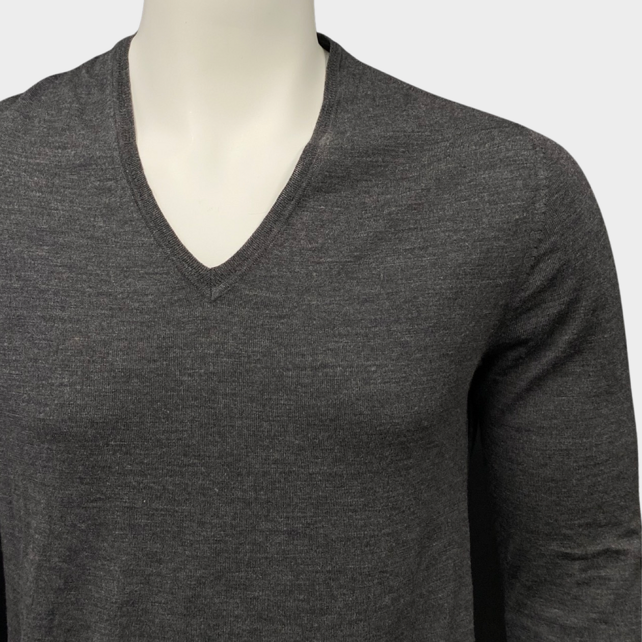 Mens burberry v neck hotsell t shirt